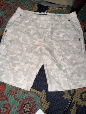 G/FORE Men's Light Gray Camo Skull Performance Golf Shorts